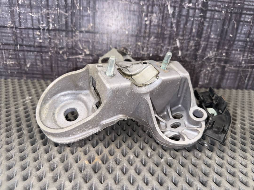 Кронштейн двигателя, 666 рублей, Красноярск