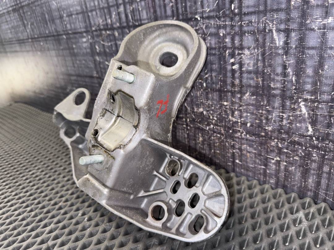 Кронштейн двигателя, 666 рублей, Красноярск