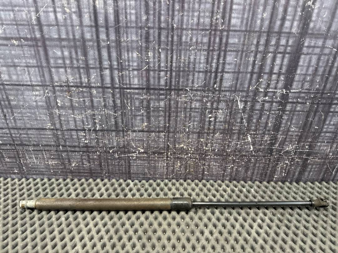 Амортизатор багажника, 390 рублей, Красноярск