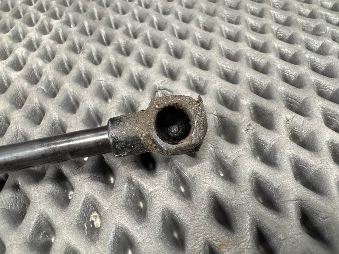 Амортизатор багажника, 390 рублей, Красноярск