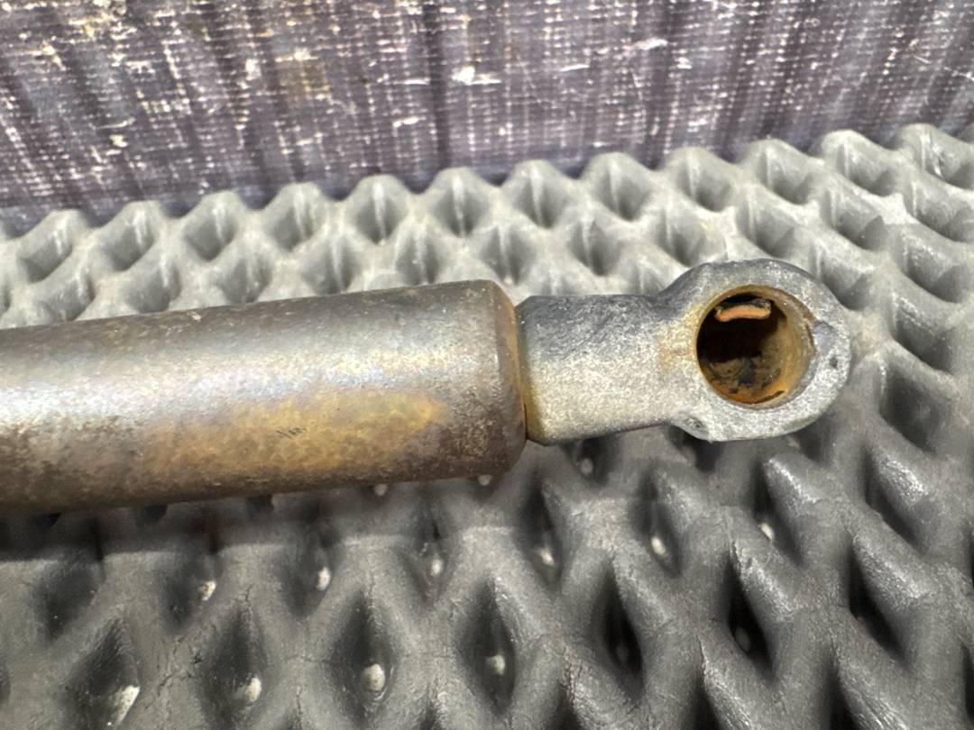 Амортизатор багажника, 390 рублей, Красноярск