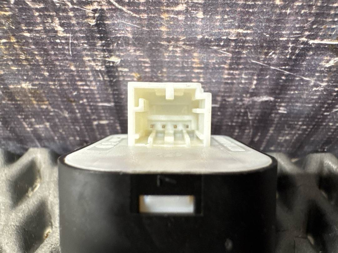 Кнопка регулировки зеркал, 732 рублей, Красноярск