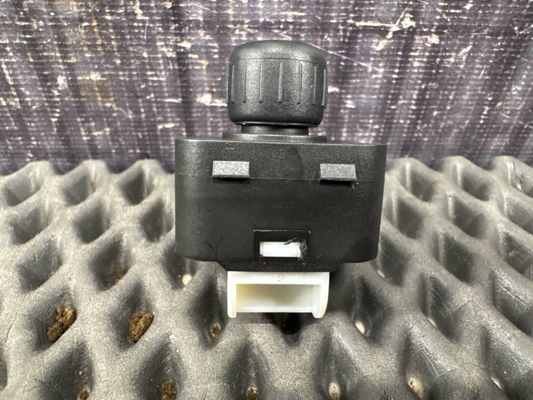 Кнопка регулировки зеркал, 732 рублей, Красноярск