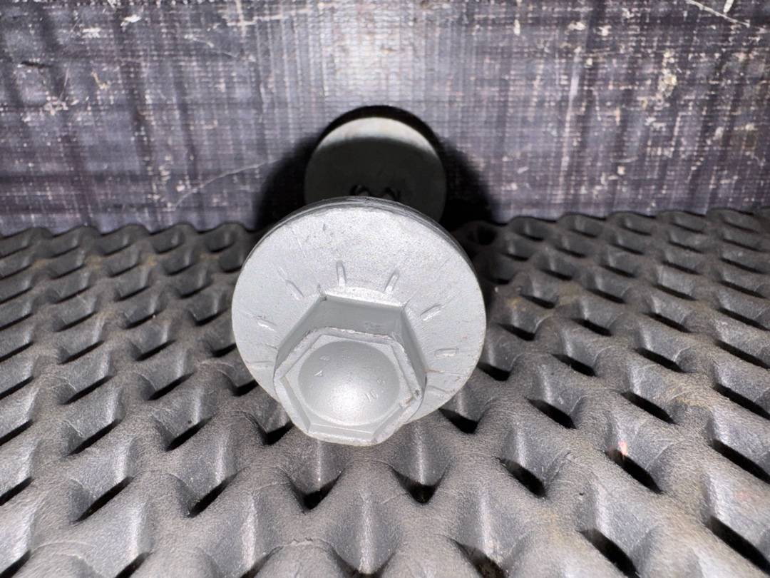 Болт развальный, 710 рублей, Красноярск