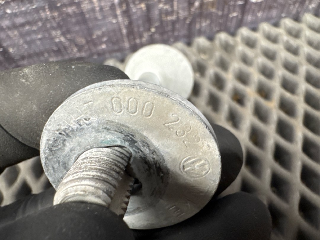 Болт развальный, 710 рублей, Красноярск