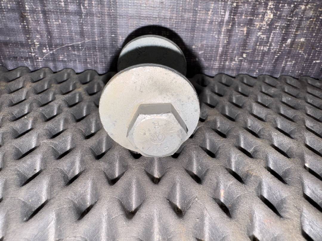 Болт развальный, 710 рублей, Красноярск