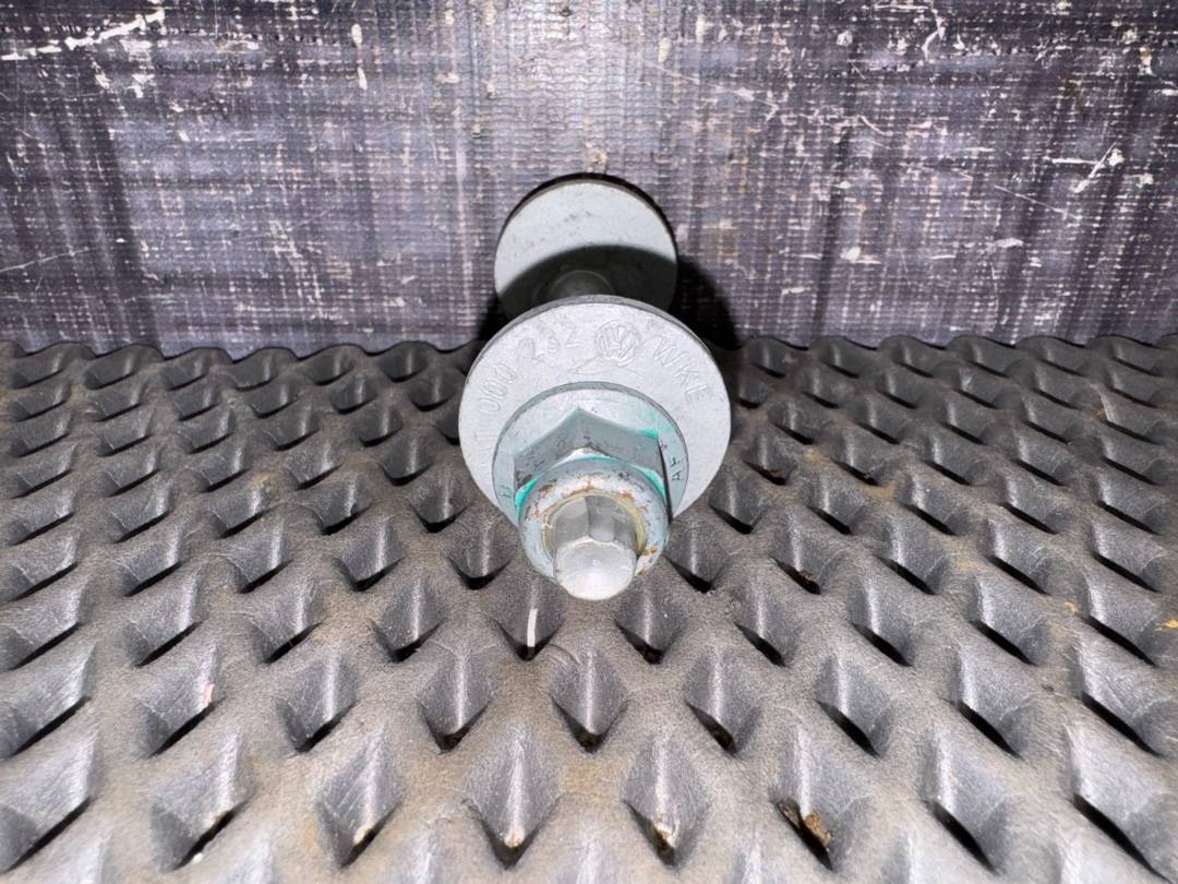 Болт развальный, 710 рублей, Красноярск