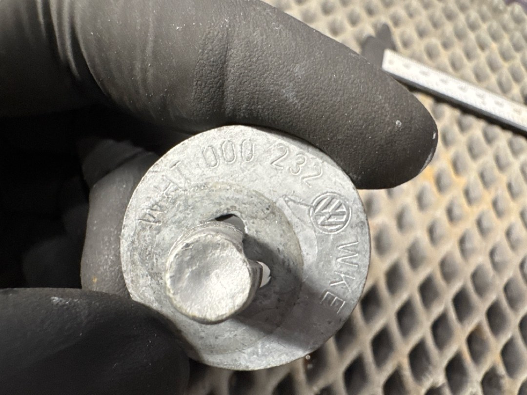 Болт развальный, 710 рублей, Красноярск