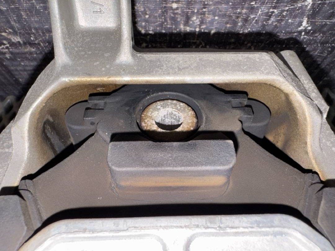 Подушка двигателя, 3940 рублей, Красноярск