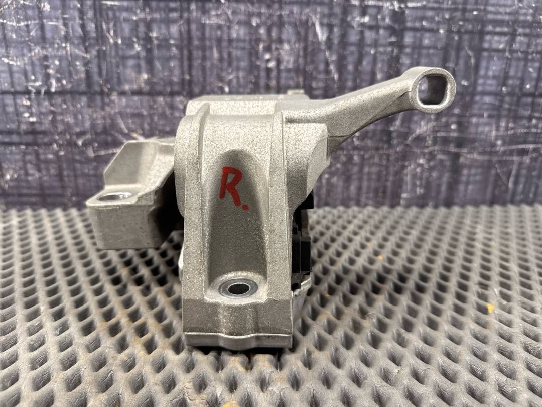 Подушка двигателя, 3940 рублей, Красноярск