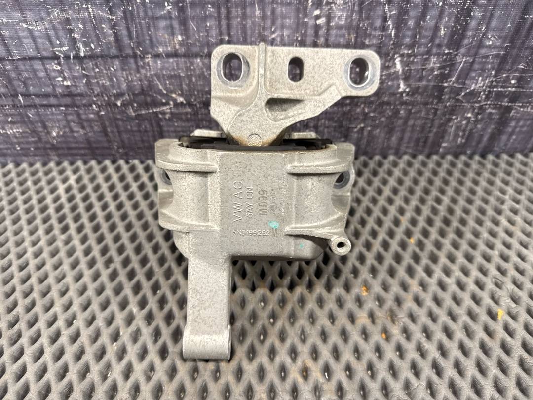 Подушка двигателя, 3940 рублей, Красноярск