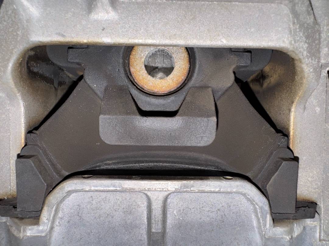 Подушка двигателя, 3940 рублей, Красноярск