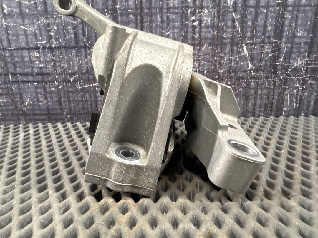 Подушка двигателя, 3940 рублей, Красноярск