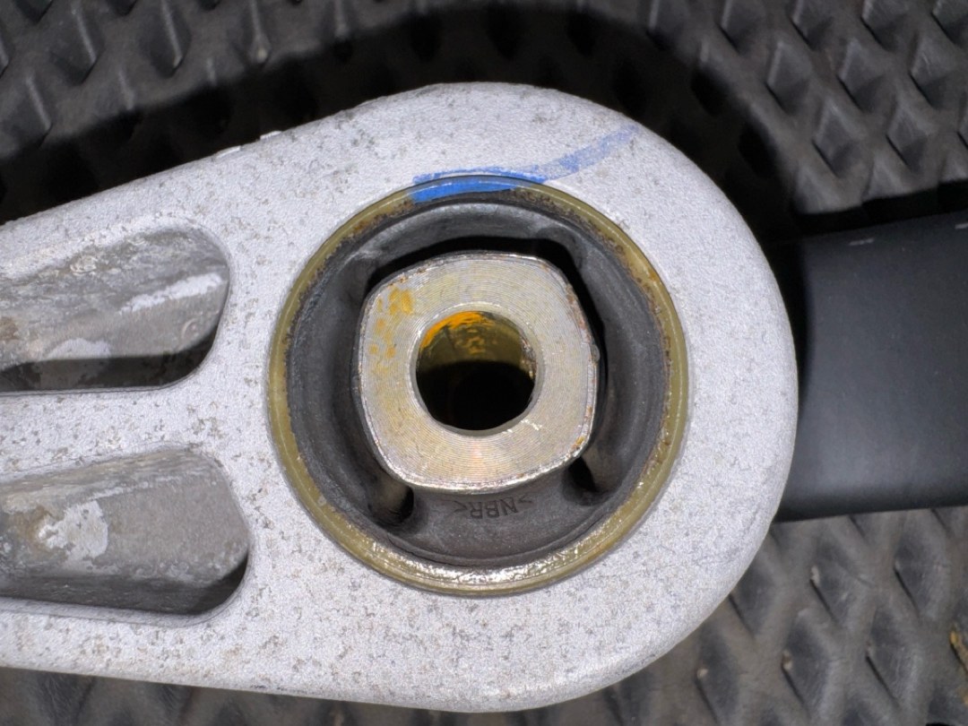 Опора двигателя, 2460 рублей, Красноярск