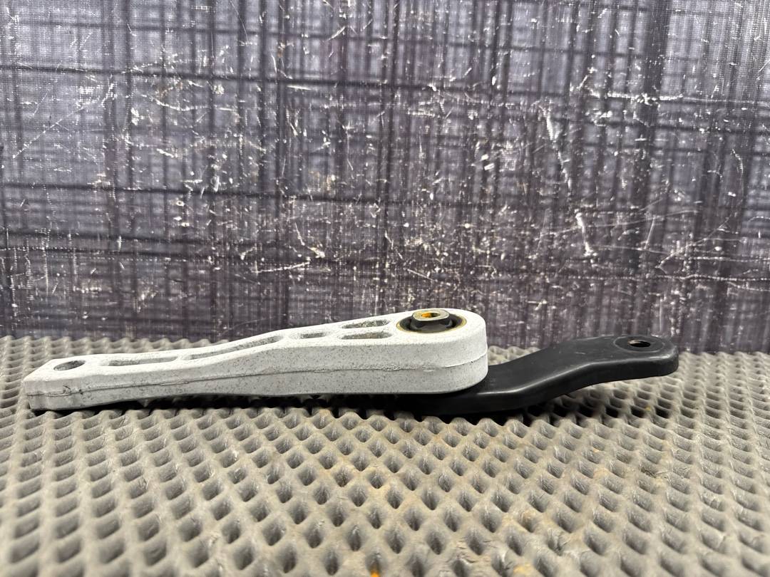 Опора двигателя, 2460 рублей, Красноярск