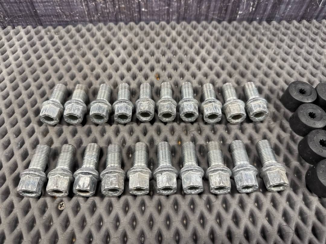 Комплект колесных болтов, 3270 рублей, Красноярск