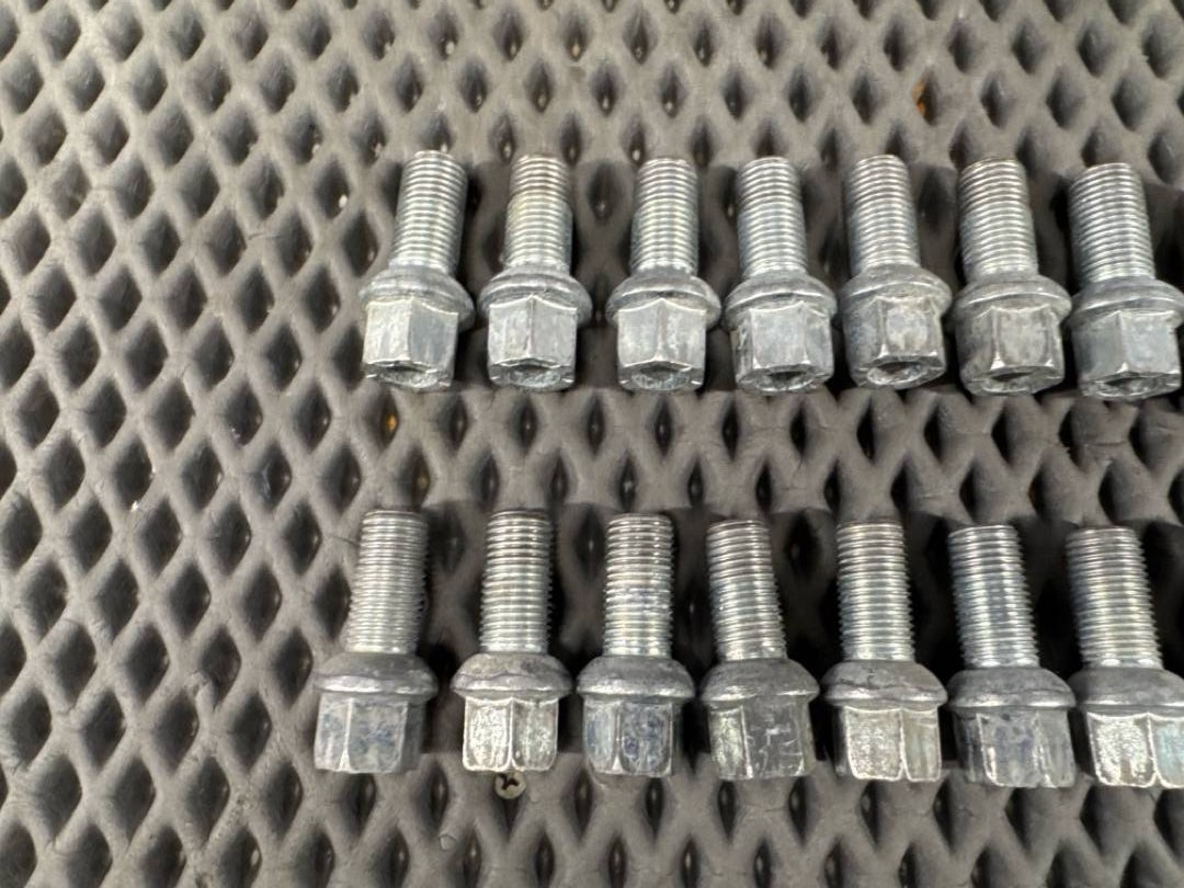 Комплект колесных болтов, 3270 рублей, Красноярск