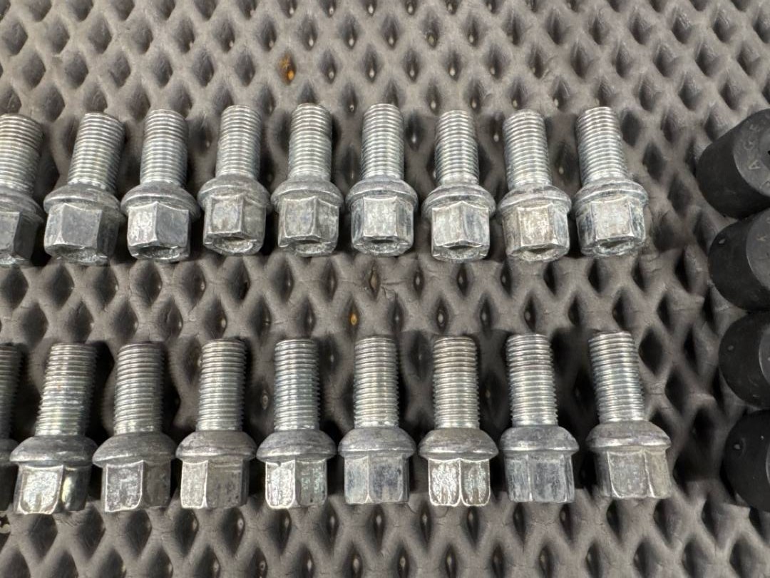 Комплект колесных болтов, 3270 рублей, Красноярск