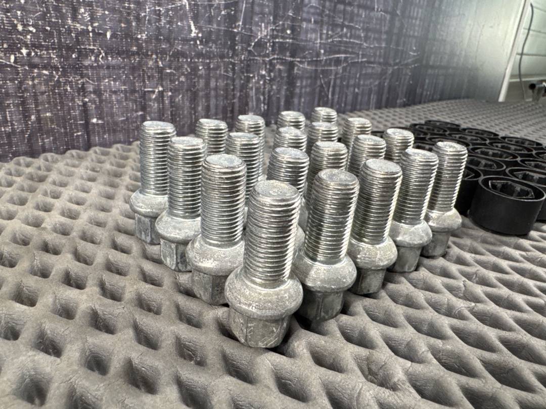 Комплект колесных болтов, 3270 рублей, Красноярск