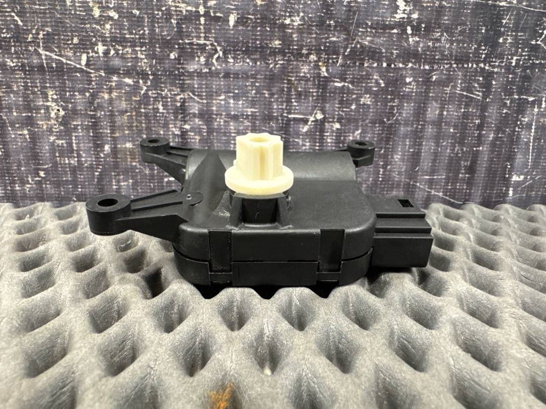 Мотор заслонки печки, 1470 рублей, Красноярск