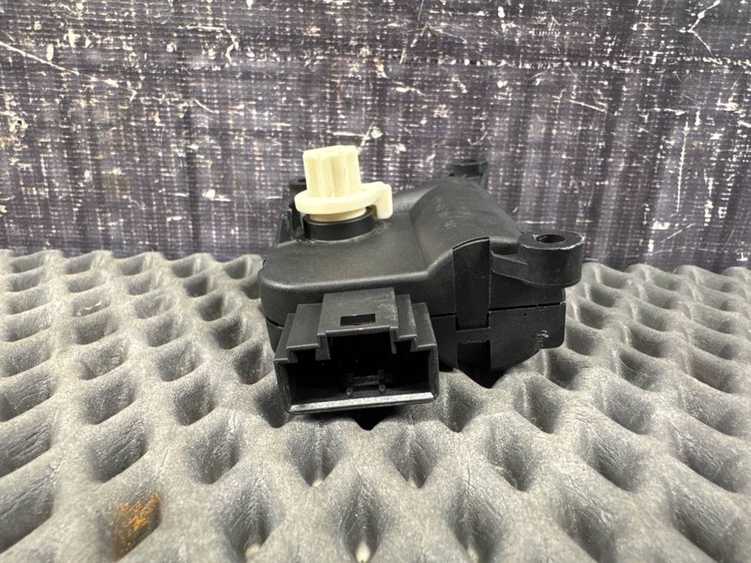 Мотор заслонки печки, 1470 рублей, Красноярск