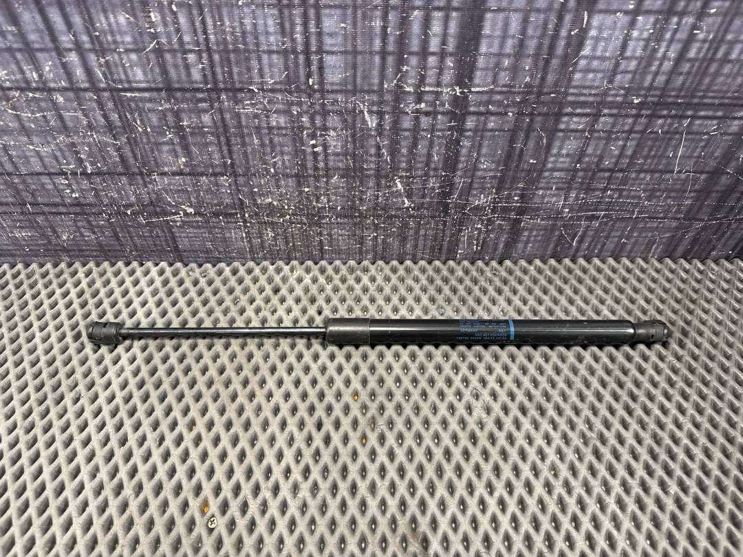 Амортизатор багажника, 870 рублей, Красноярск