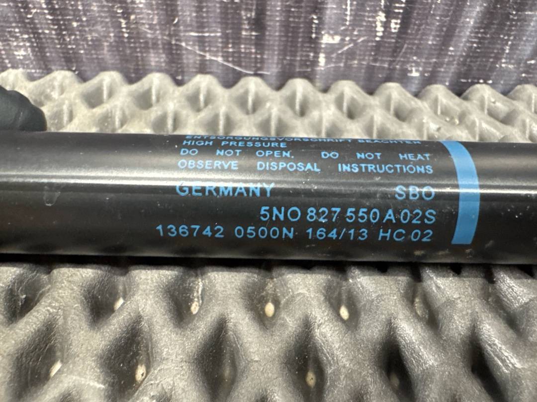 Амортизатор багажника, 870 рублей, Красноярск