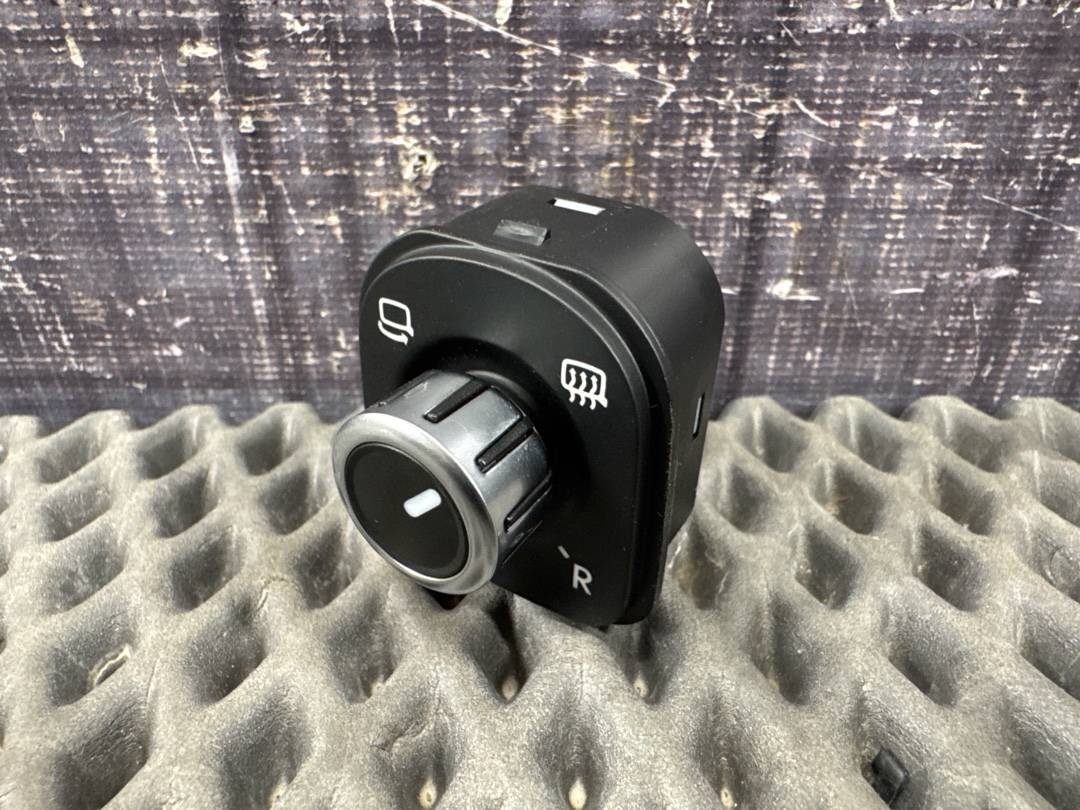 Кнопка регулировки зеркал, 2020 рублей, Красноярск