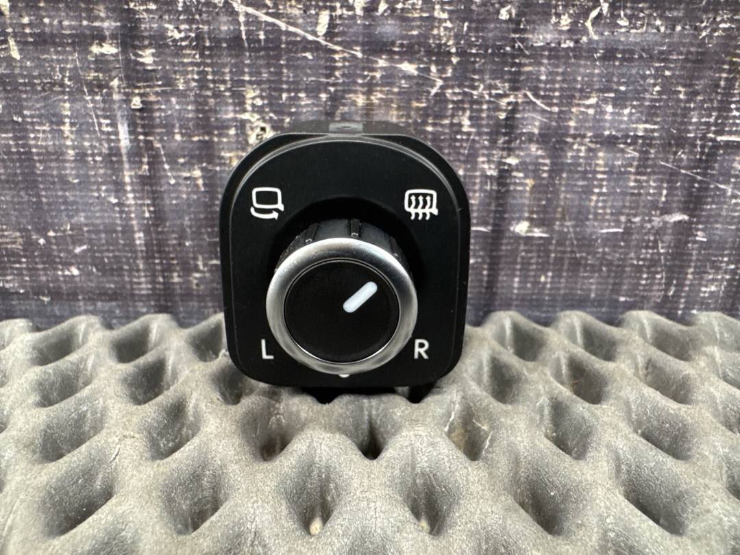 Кнопка регулировки зеркал, 2020 рублей, Красноярск