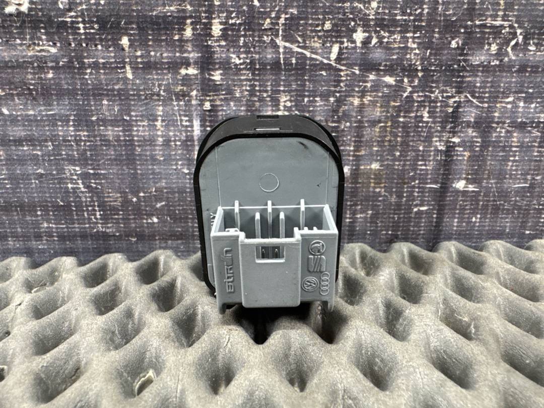 Кнопка регулировки зеркал, 2020 рублей, Красноярск