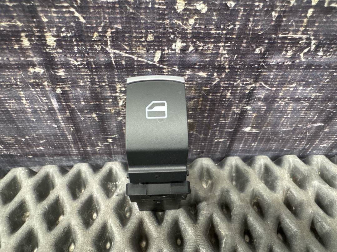 Кнопка стеклоподъемника, 620 рублей, Красноярск