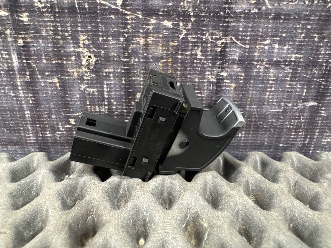 Кнопка стеклоподъемника, 620 рублей, Красноярск