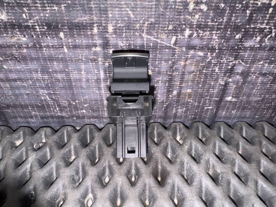 Кнопка стеклоподъемника, 620 рублей, Красноярск