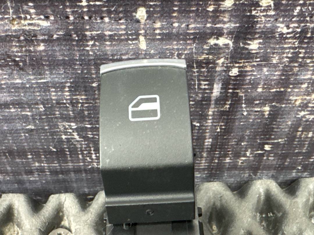 Кнопка стеклоподъемника, 620 рублей, Красноярск