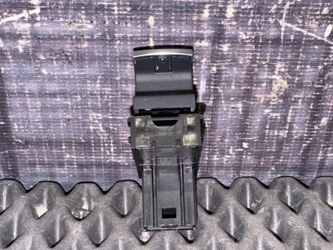 Кнопка стеклоподъемника, 620 рублей, Красноярск