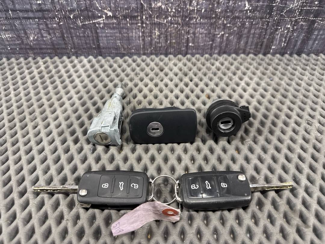 Комплект замков с ключом, 8630 рублей, Красноярск