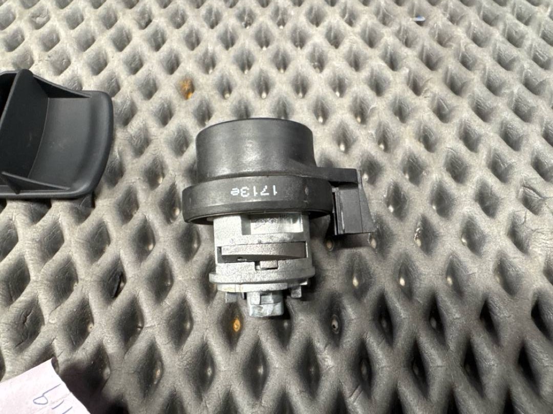 Комплект замков с ключом, 8630 рублей, Красноярск