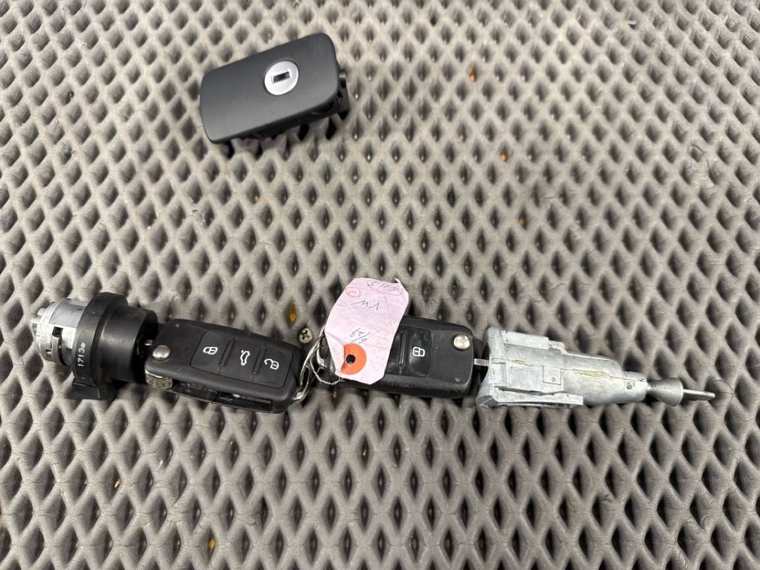 Комплект замков с ключом, 8630 рублей, Красноярск