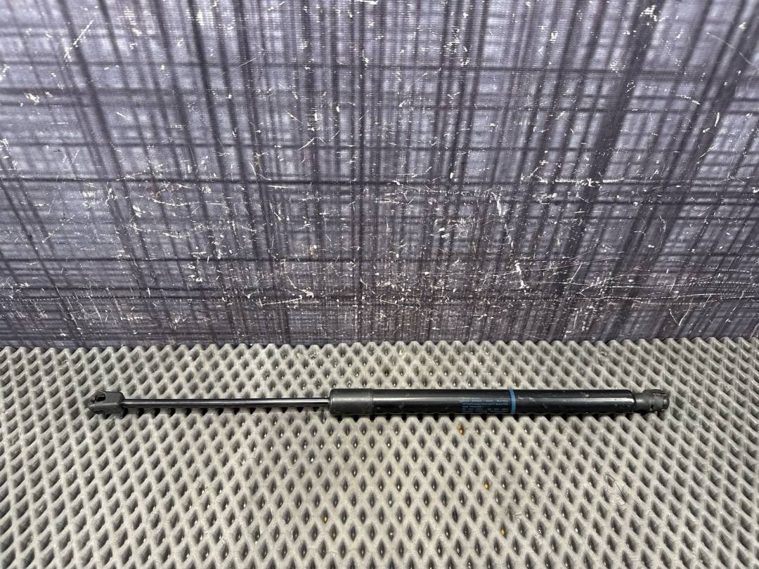 Амортизатор багажника, 870 рублей, Красноярск