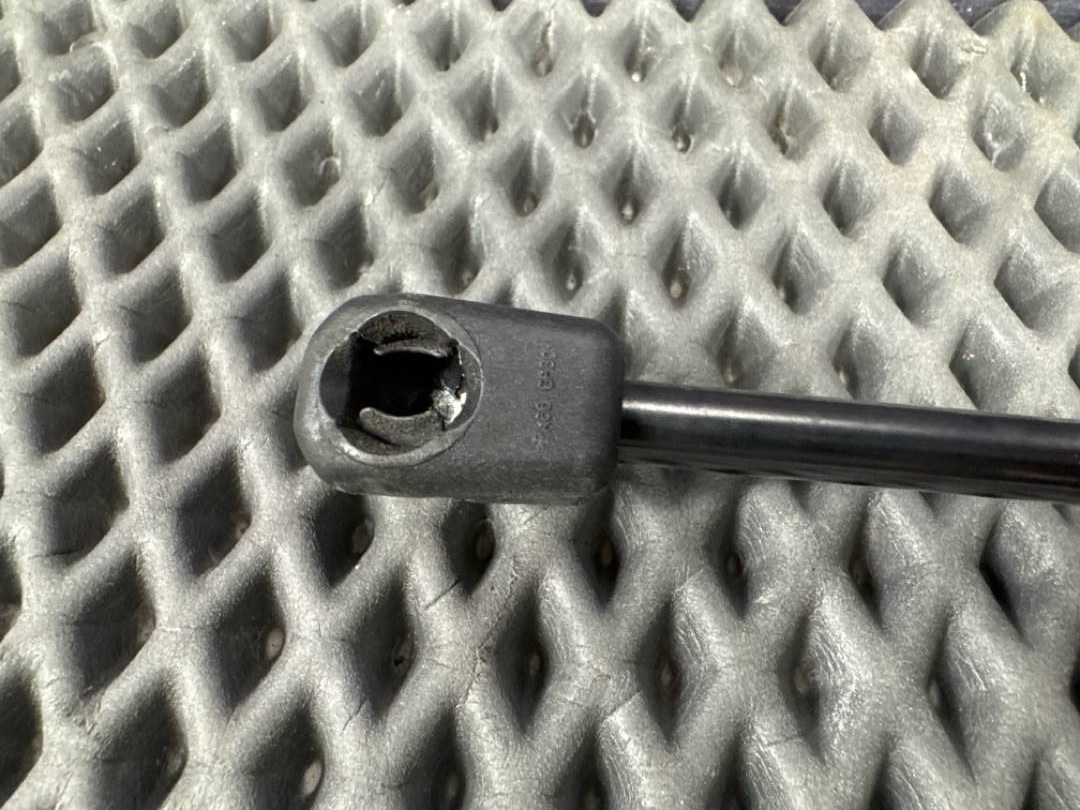 Амортизатор багажника, 870 рублей, Красноярск