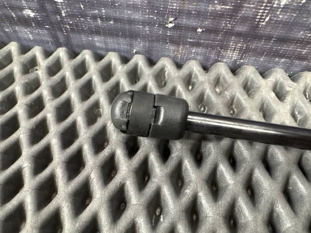 Амортизатор багажника, 870 рублей, Красноярск