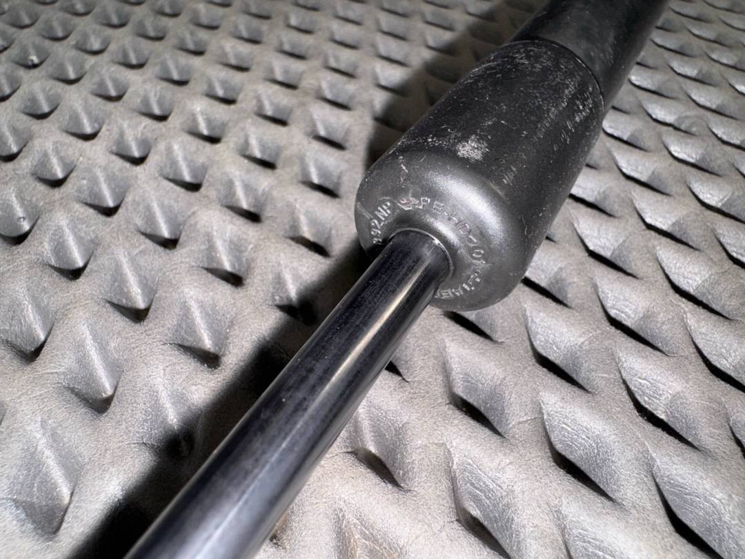 Амортизатор багажника, 870 рублей, Красноярск