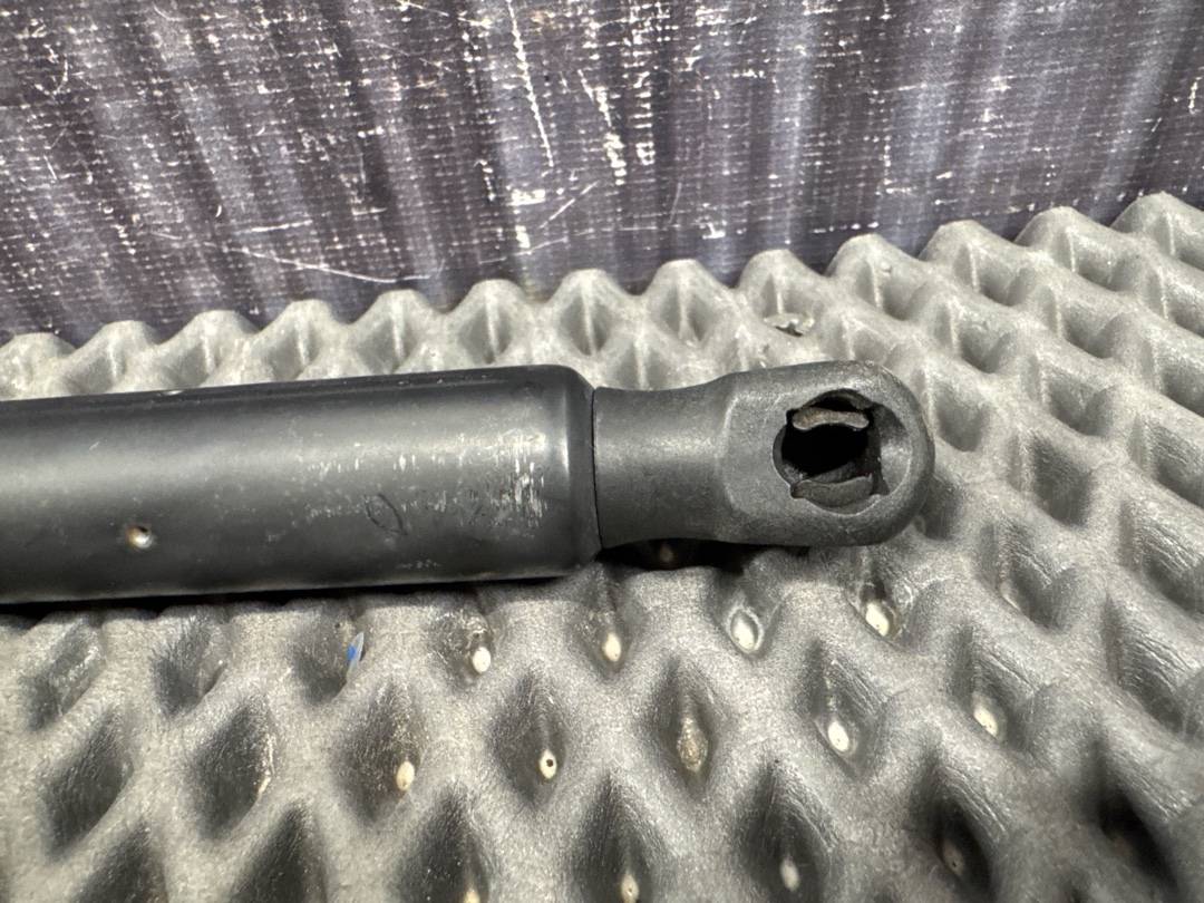 Амортизатор багажника, 870 рублей, Красноярск