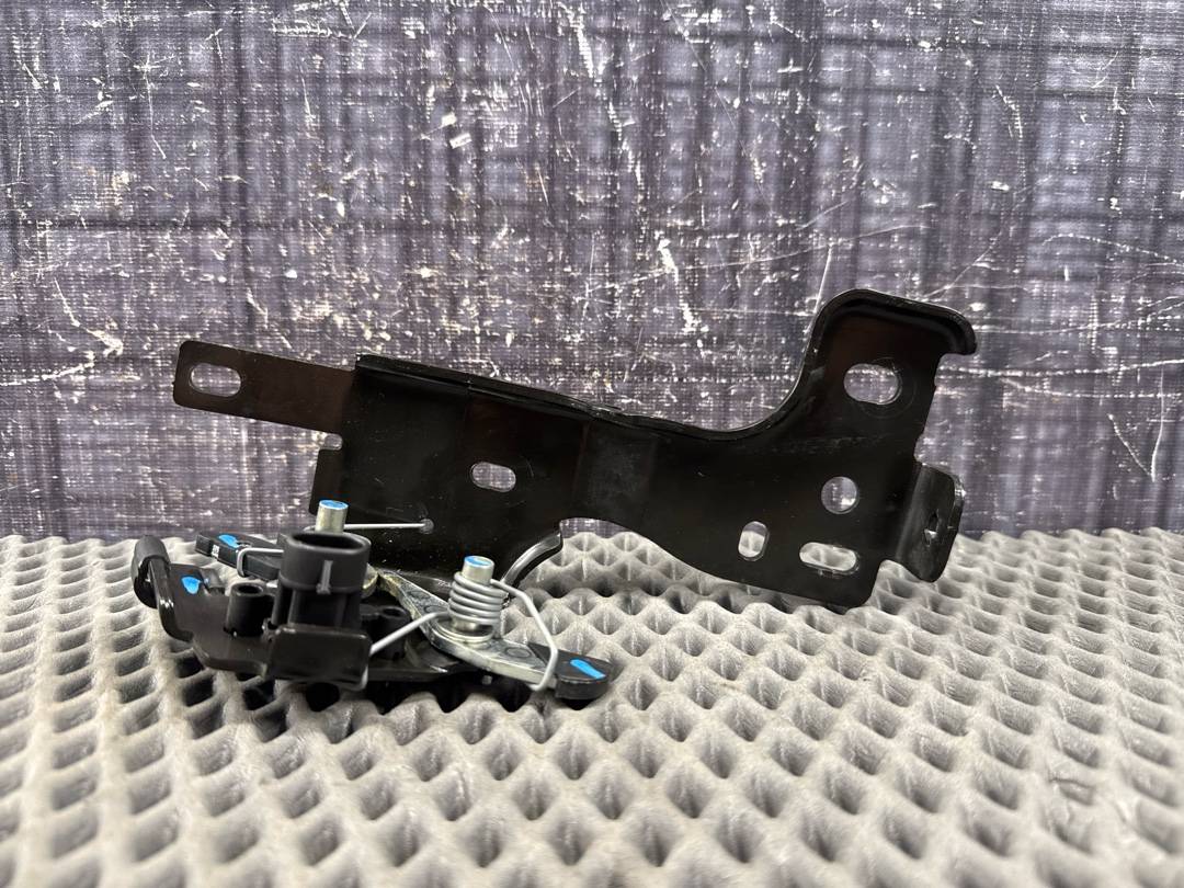 Замок багажника, 923 рублей, Красноярск