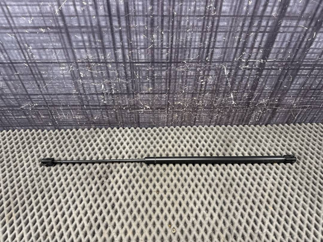 Амортизатор багажника, 1372 рублей, Красноярск