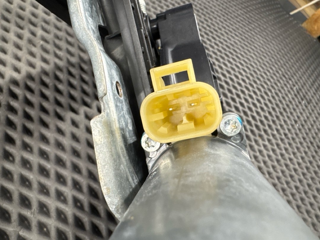 Стеклоподъемник, 2366 рублей, Красноярск