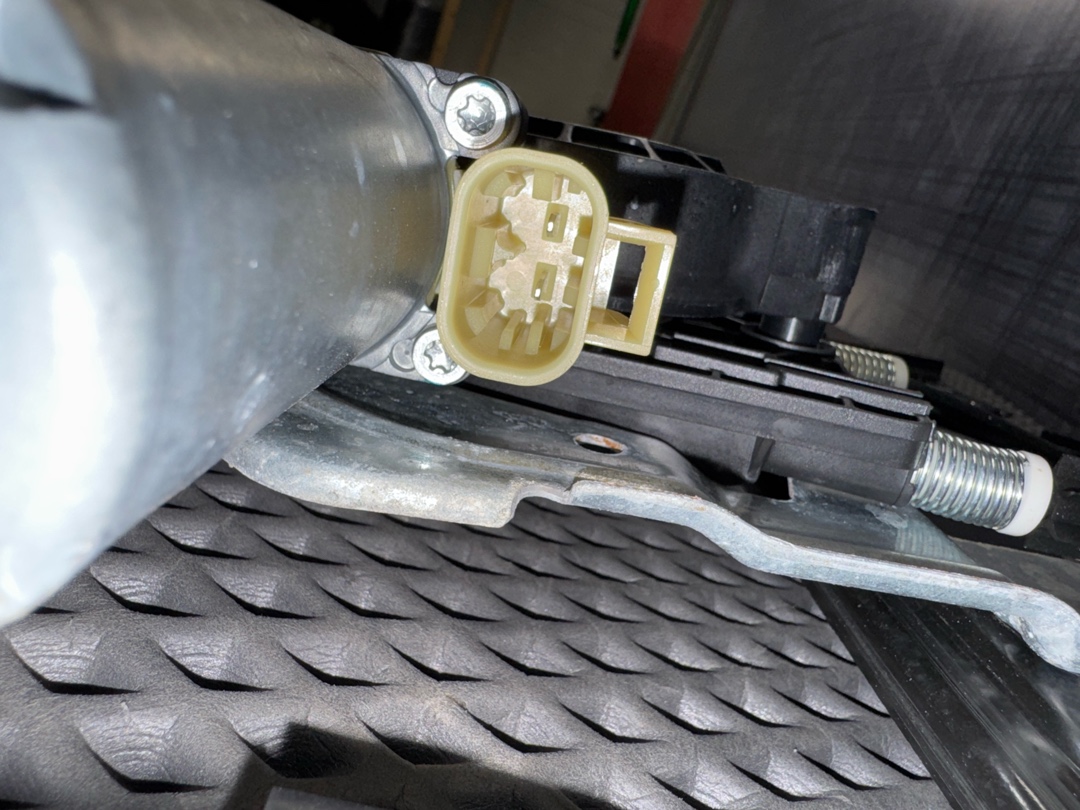 Стеклоподъемник, 2366 рублей, Красноярск