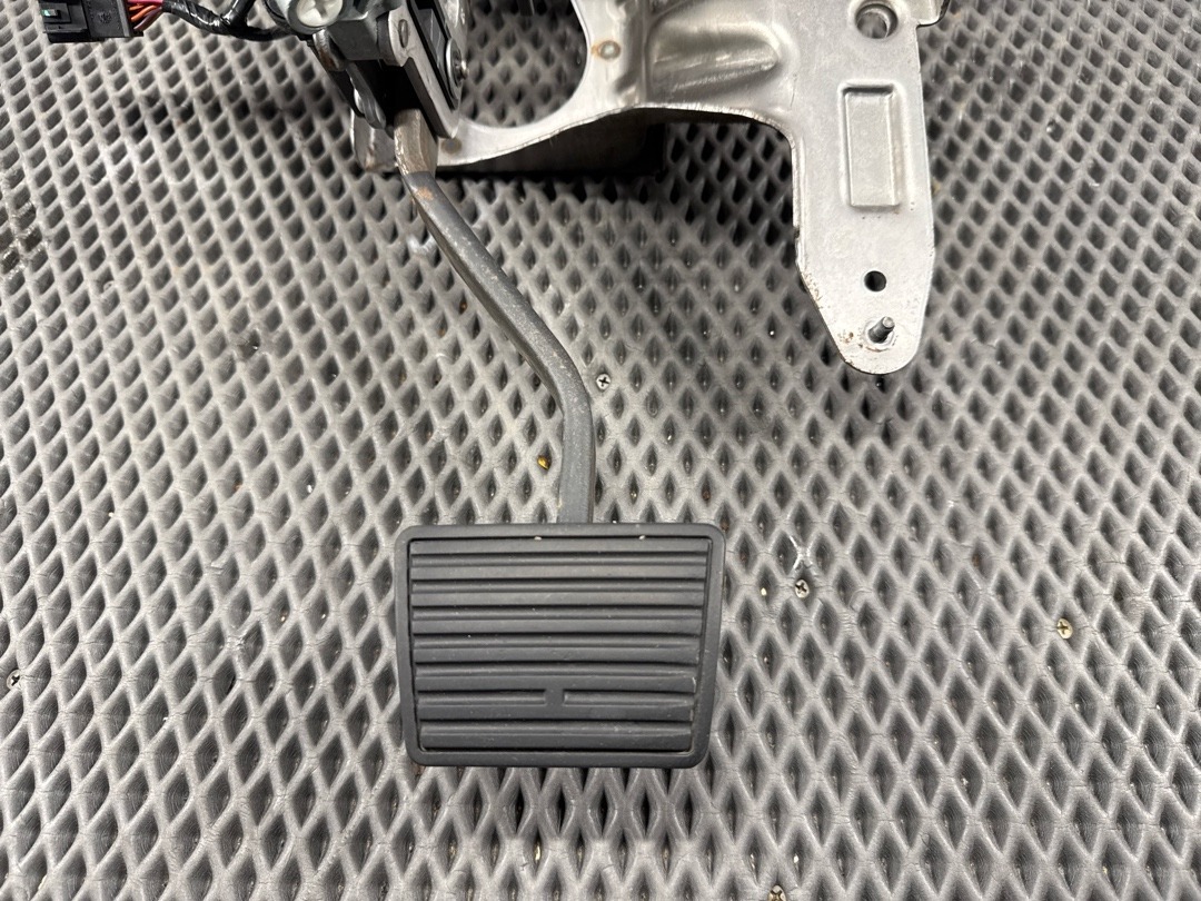 Педаль тормоза, 1924 рублей, Красноярск