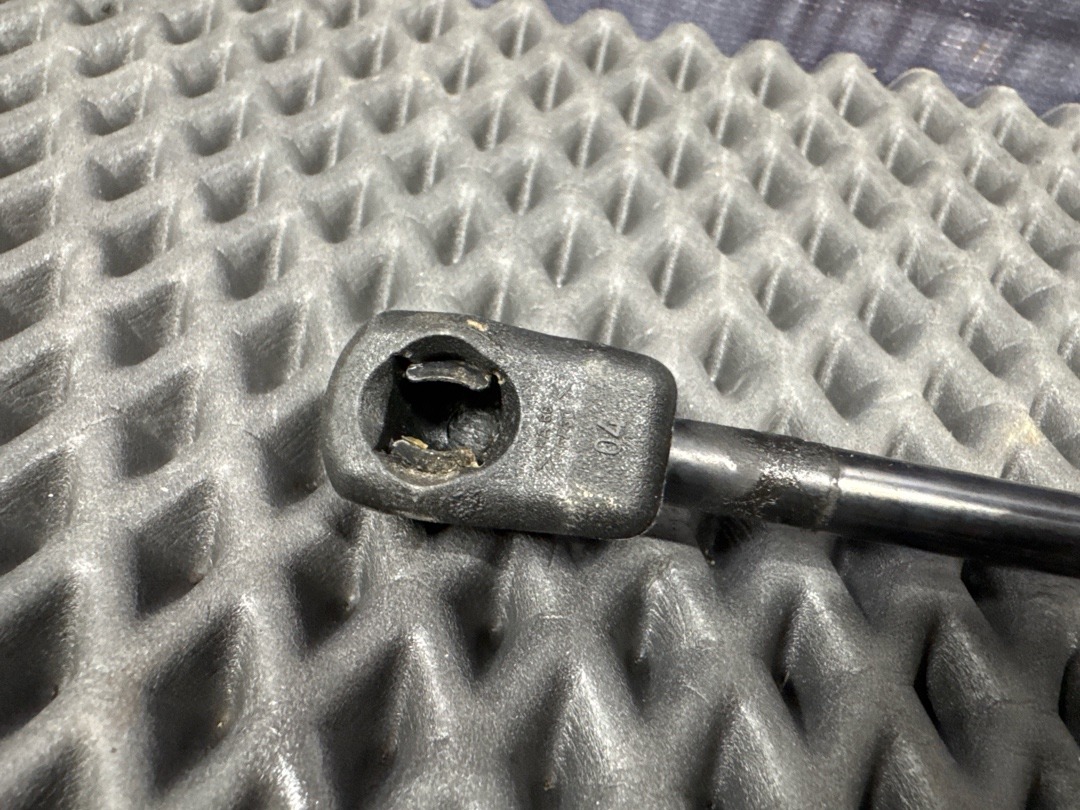 Амортизатор капота, 910 рублей, Красноярск