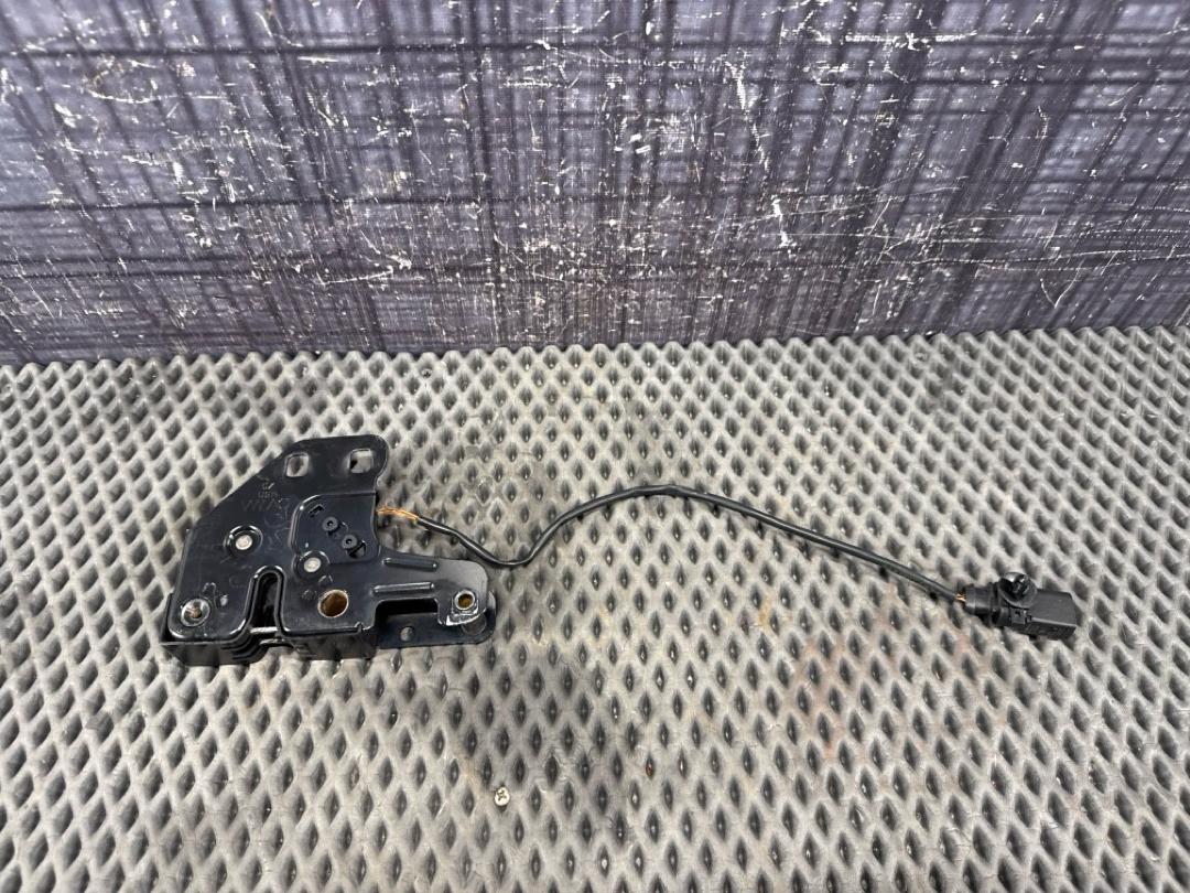 Замок капота, 1920 рублей, Красноярск